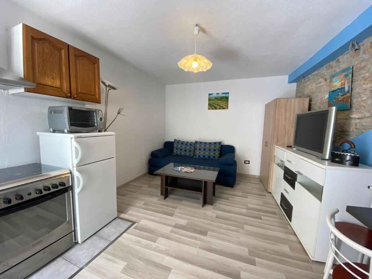 Galižana Studio Apartment Elsa מראה חיצוני תמונה