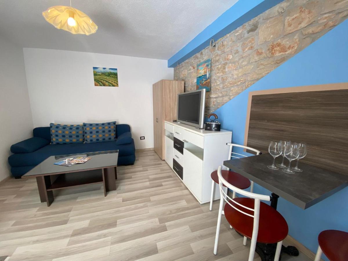 Galižana Studio Apartment Elsa מראה חיצוני תמונה